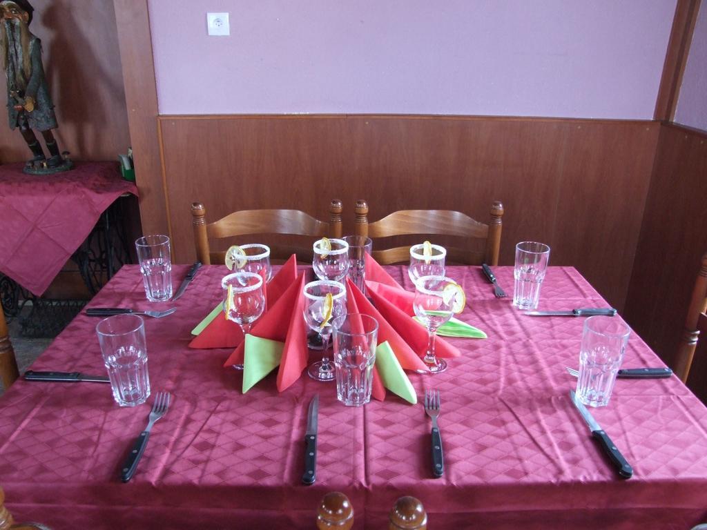 Апартаменты Restaurace Na Krizovatce Bozanov Номер фото